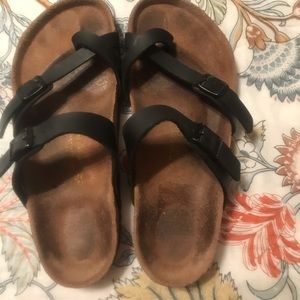 Black Mayari Birks! Size 38